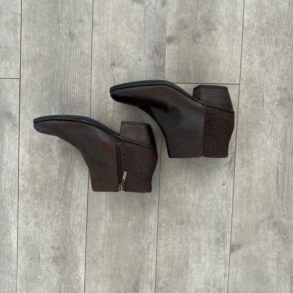 Clarks Artisan Deep Brown Ankle Booties Women’s size 7.5 - Picture 14 of 14